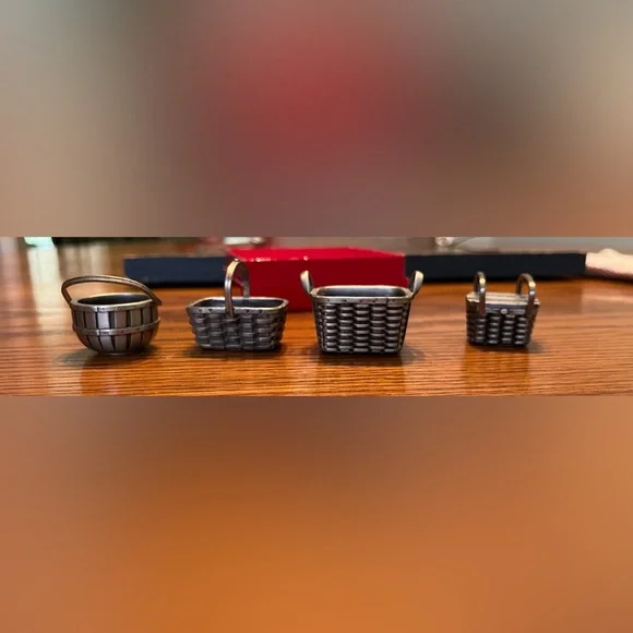 Lot of 4 Peterboro Basket Co. miniature pewter baskets. - Picture 3 of 5